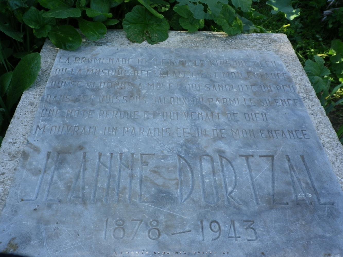 1585 une pierre gravee dans la promenade de Letang.JPG